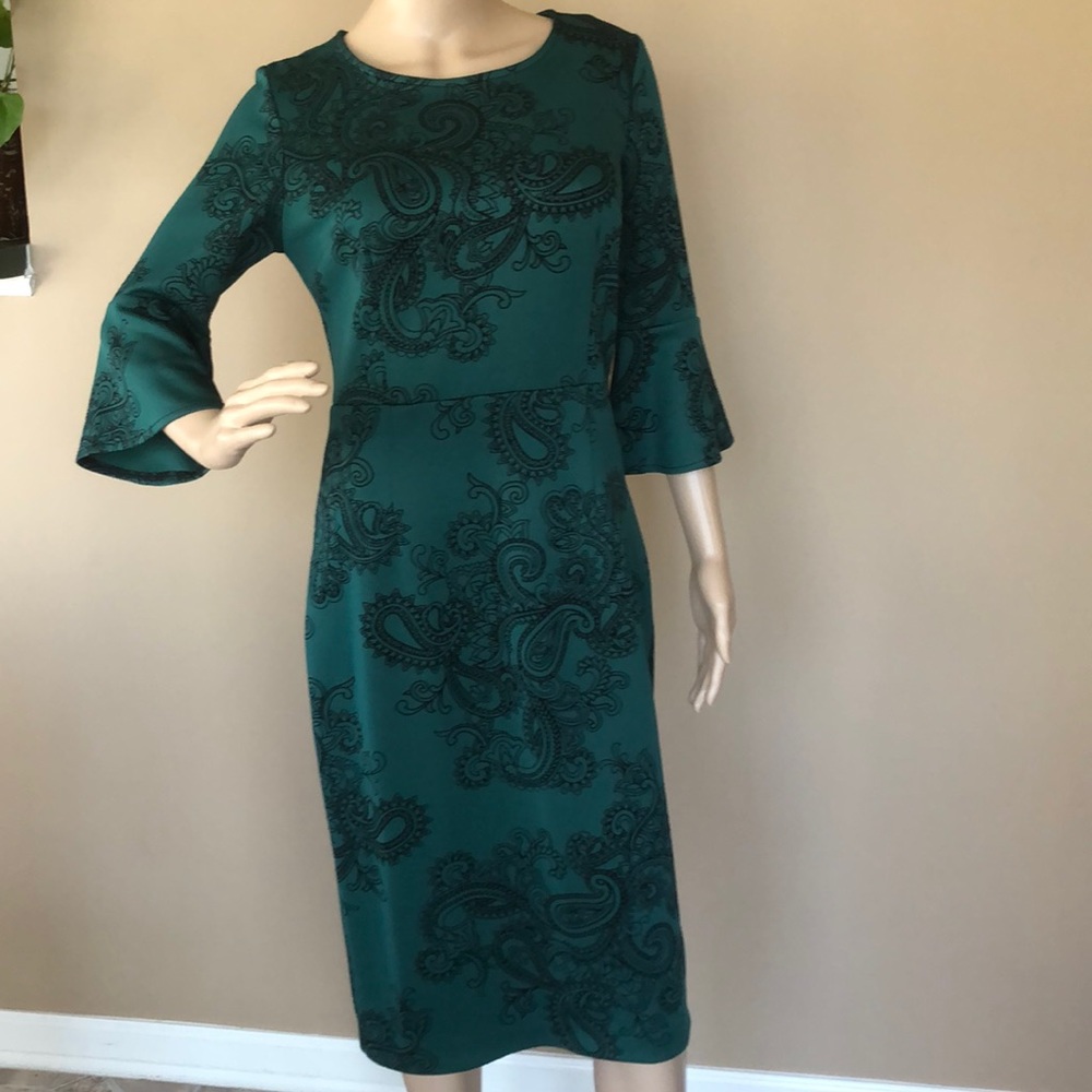 NY&C green/black tapestry midi w ruffle sleeves